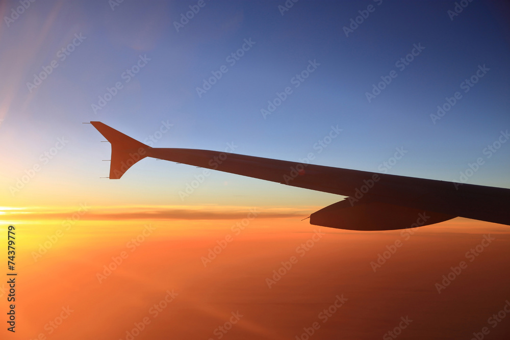 Obraz premium Sunset sky and airplanes wing view out of the window