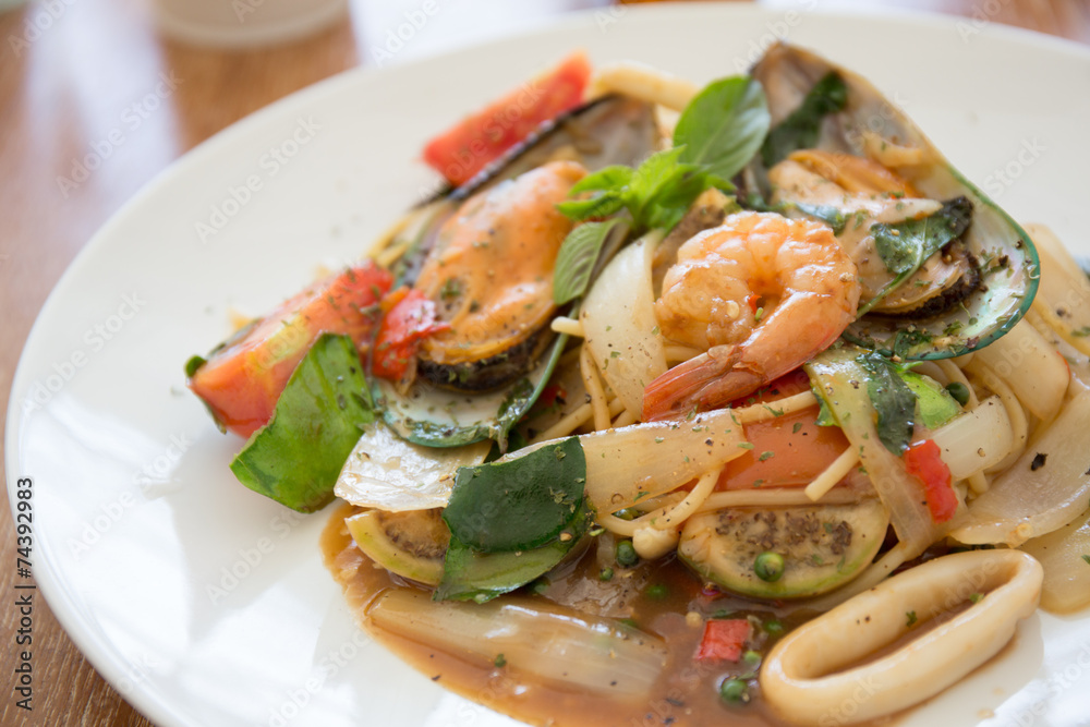 spaghetti with seafood spaghetti with seafood