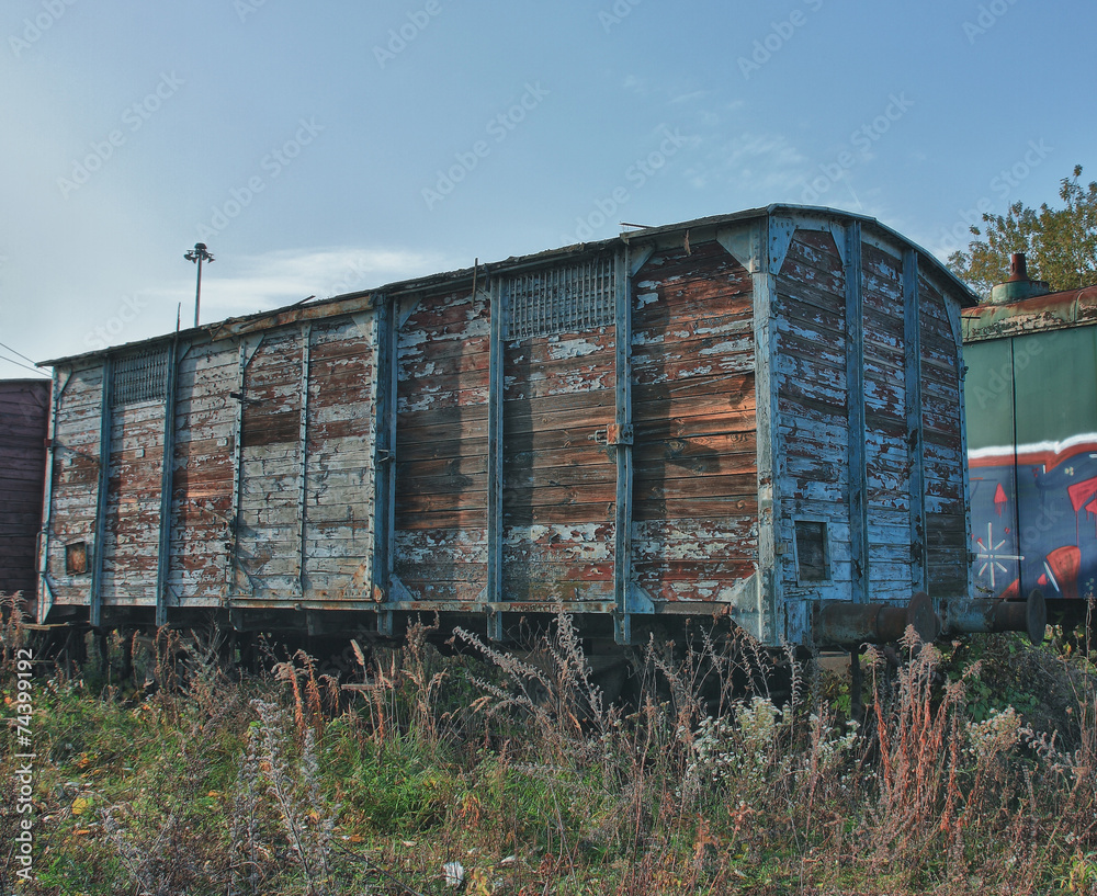 Obraz premium Old abandoned trains at depot in sunny day