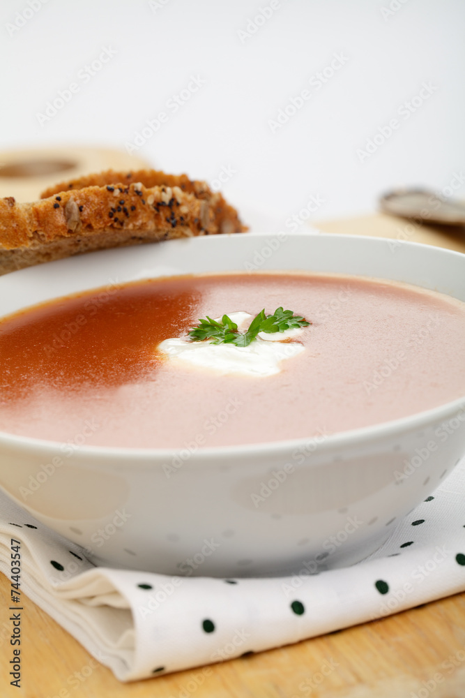 Tomatensuppe mit Rahm Tomatensuppe mit Rahm
