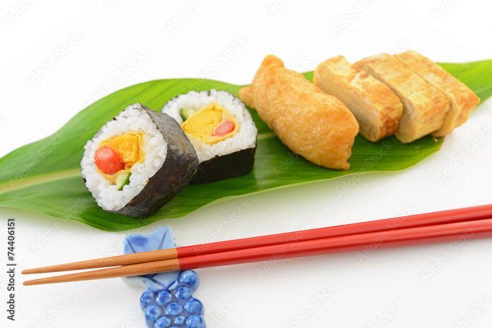 巻き寿司と稲荷寿司 巻き寿司と稲荷寿司