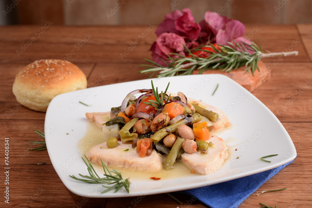 SLICED CHICKEN BREAST WITH VEGETABLES