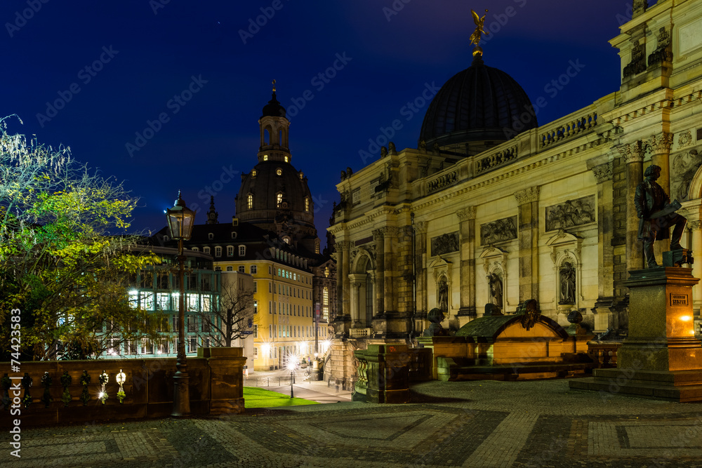 Frauenkirche und Kunstakademie in Dresden