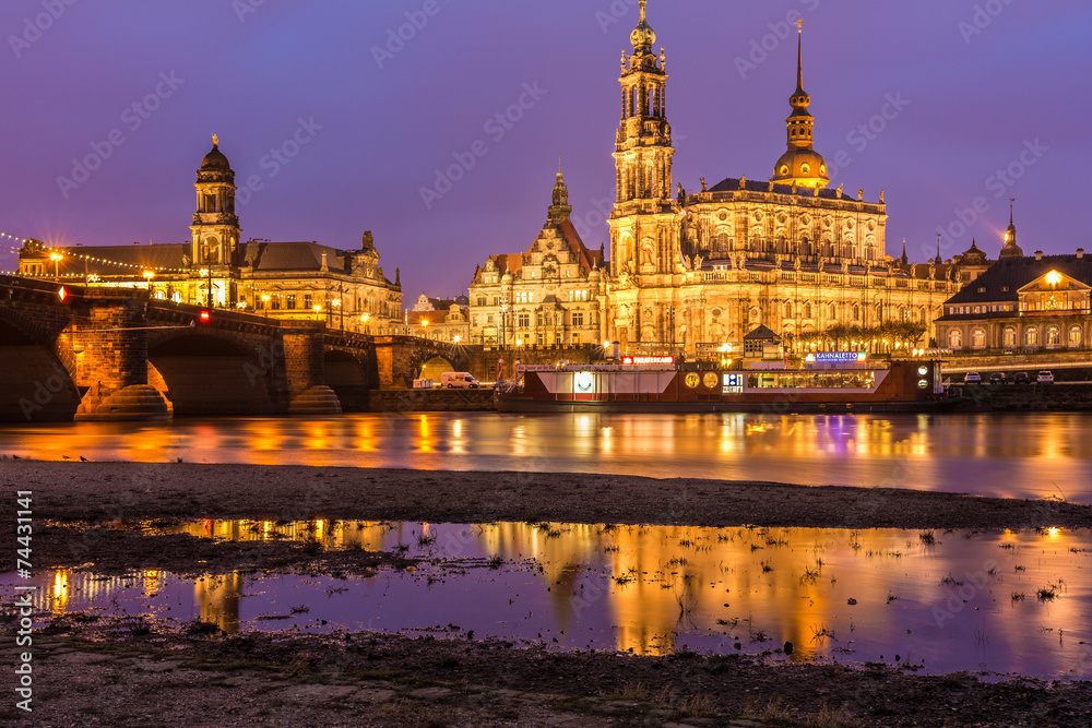 Dresdens Skyline im Abendlicht