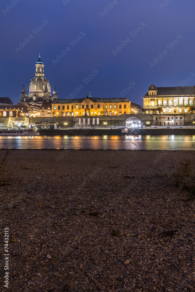 Fototapeta premium Dresdens Skyline in der Dämmerung