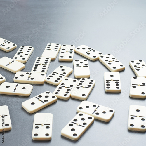 Multiple domino bones composition