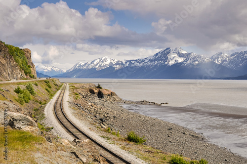 Obraz na płótnie Railroad tracks running through Turnagain Arm, Alaska w salonie