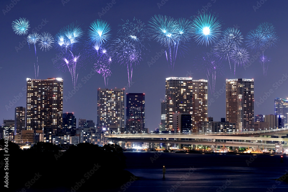 Fototapeta premium Fireworks celebrating over Odaiba, Tokyo cityscape at night
