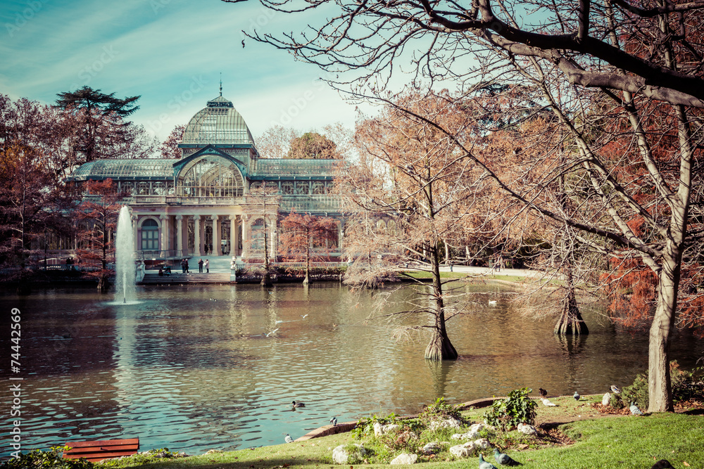 Obraz premium Crystal Palace w parku Retiro, Madryt, Hiszpania.