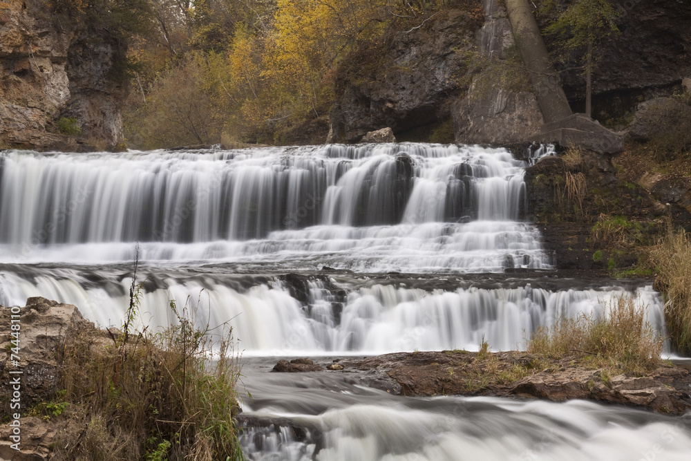 Obraz premium Willow Falls In Autumn