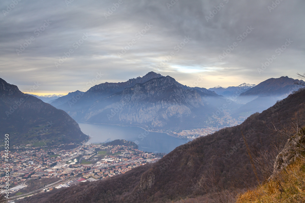 Obraz premium Lake Como: fog evening