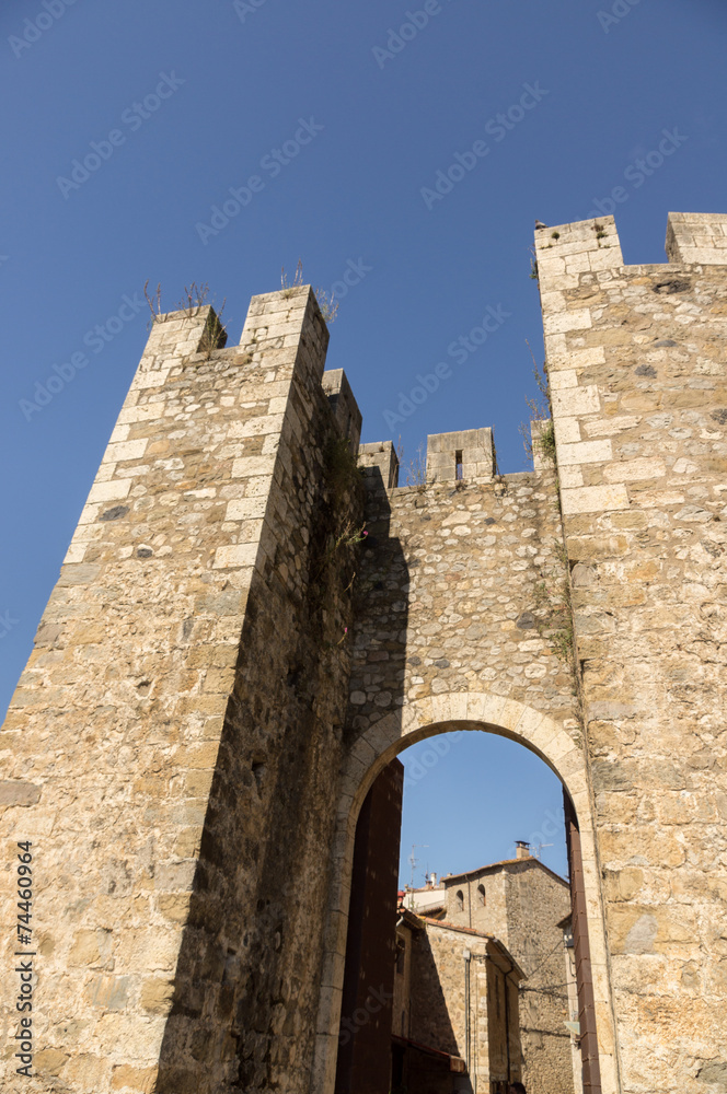 The gate to the town of Besalu