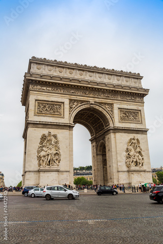 Arc de Triomphe in Paris © Sergii Figurnyi