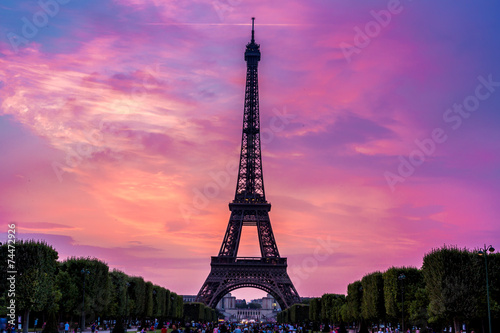 Fototapeta Wieża Eiffla o zachodzie słońca w Paryżu