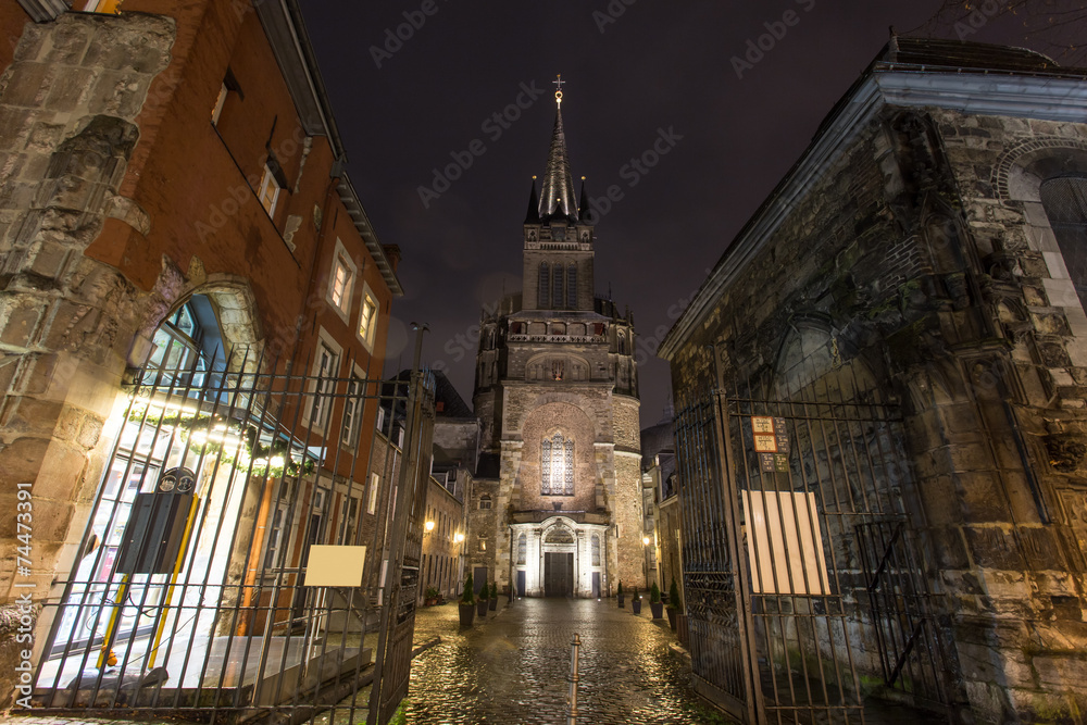 aachener dom at night