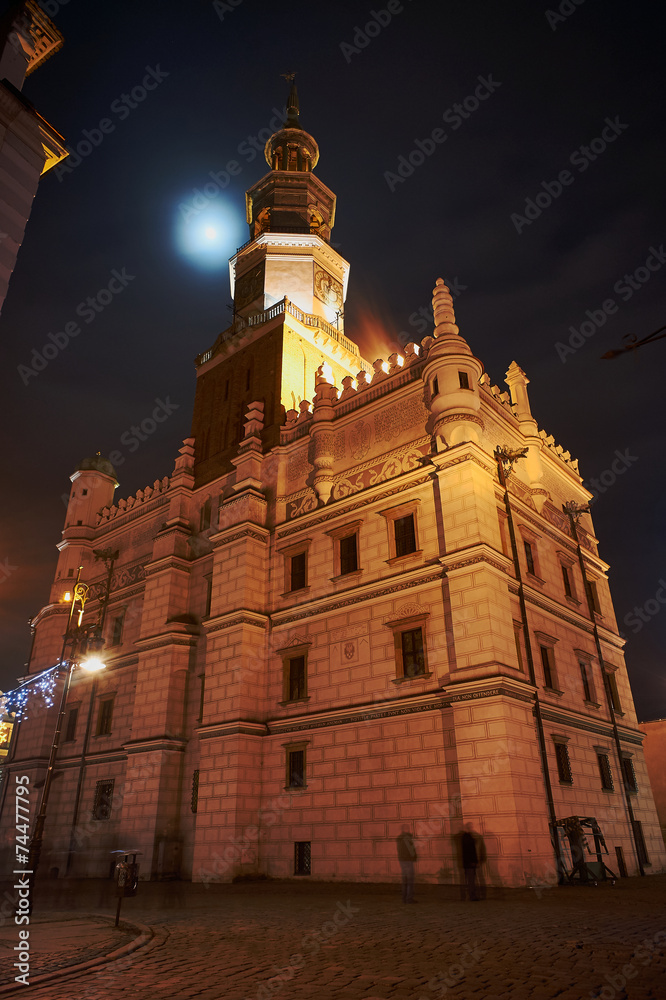 Obraz premium city hall and noon in Poznan by night.