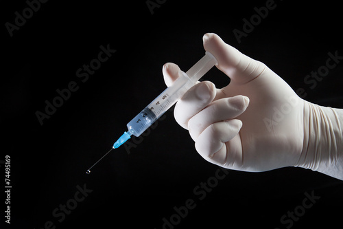 Mano con siringa - sanità