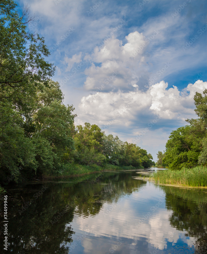 Obraz premium clouds over the river