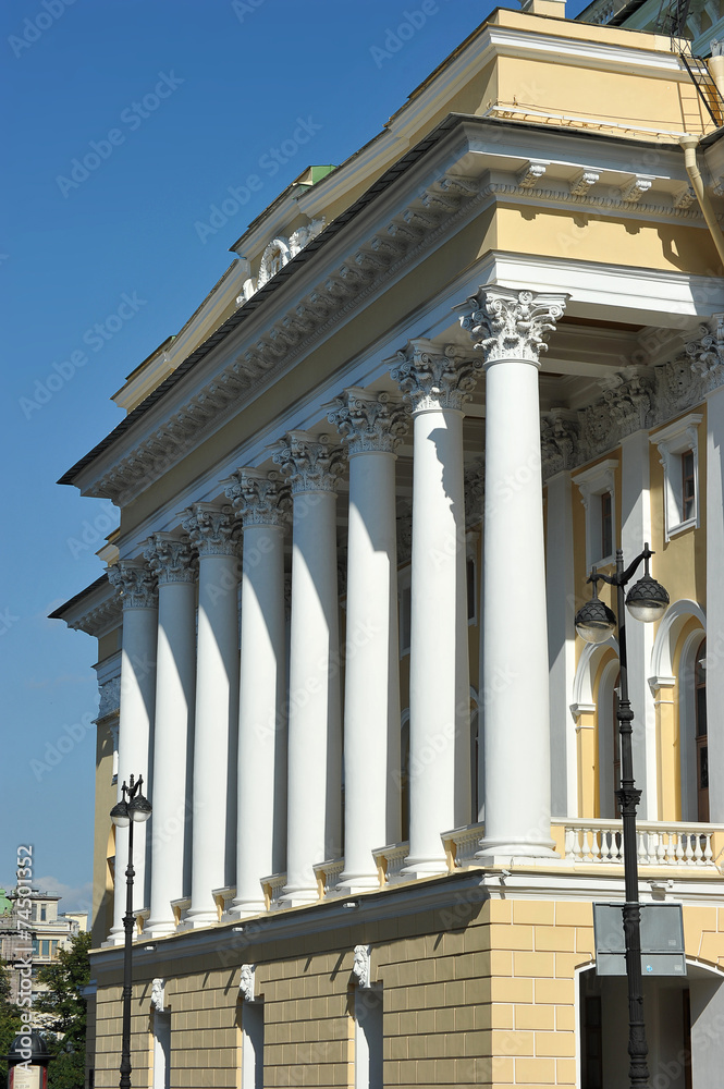 Fototapeta premium St. Petersburg, Russia, 9 SEPTEMBER: columns on the facade of th