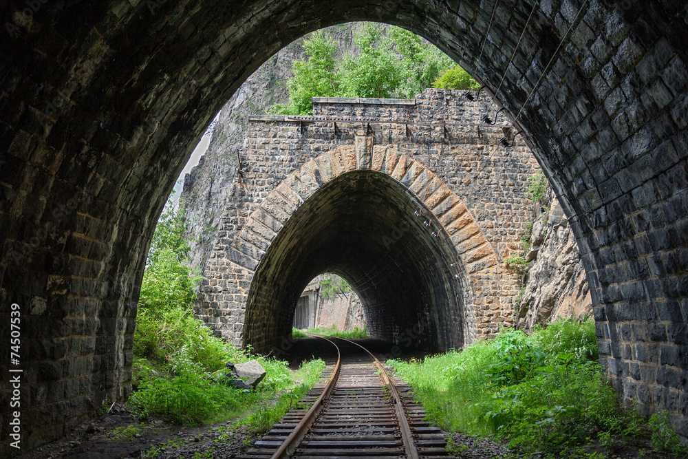 Cascade tunnel