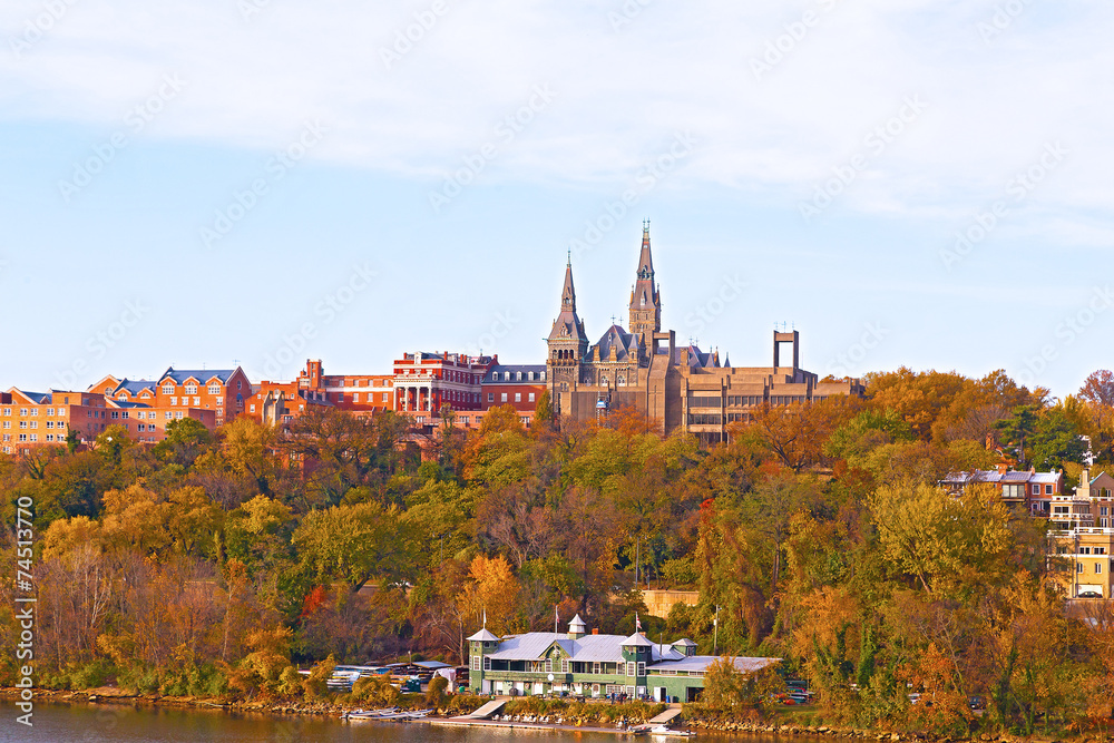 Naklejka premium Georgetown University buildings in fall along the Potomac River