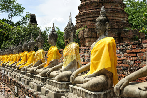 Row buddha thailand