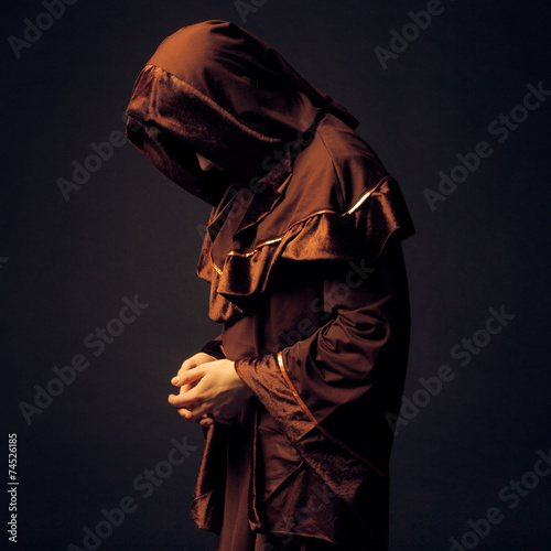 Fotografia mysterious Catholic monk