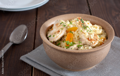 Couscous with chicken and dried apricots