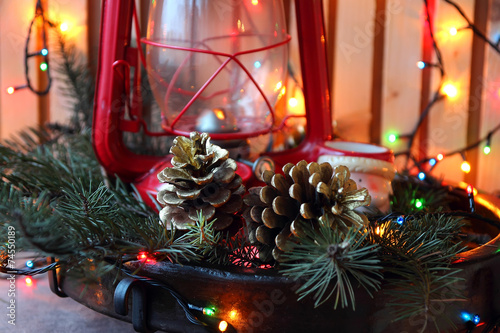 Billede på lærred Cones and Christmas tree branch in the  composition.