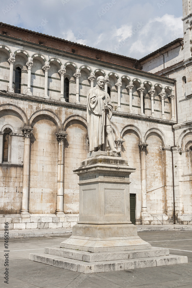 Lucca, Italy, statue of Francesco Burlamacchi, behind the cathed