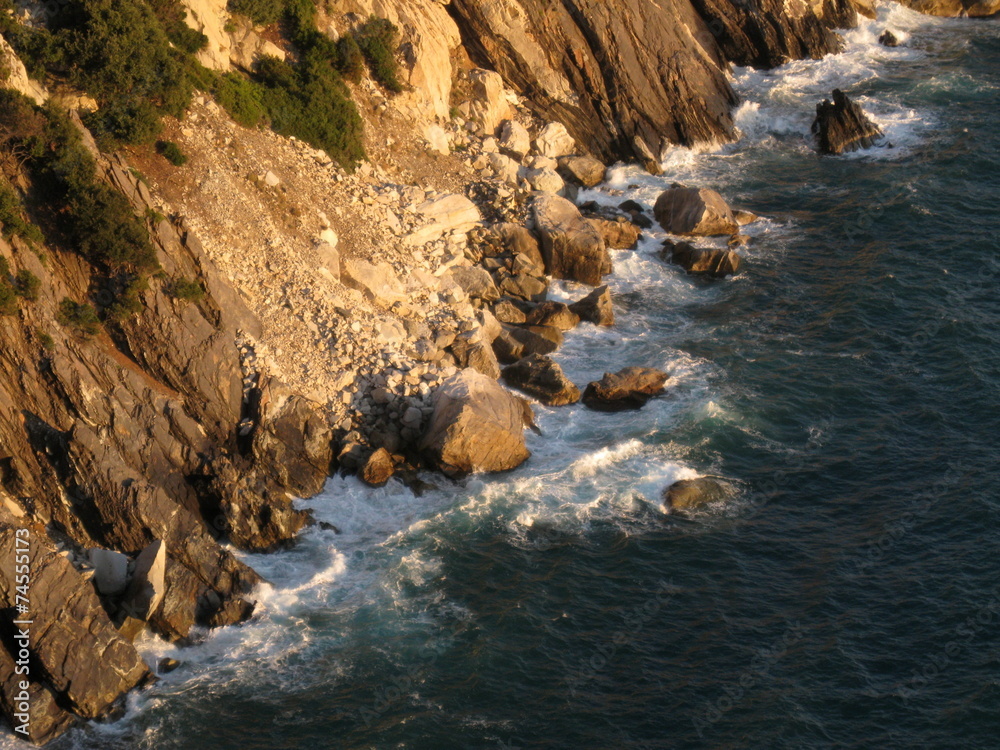 Isola d'Elba mare,roccia,natura e tramonti