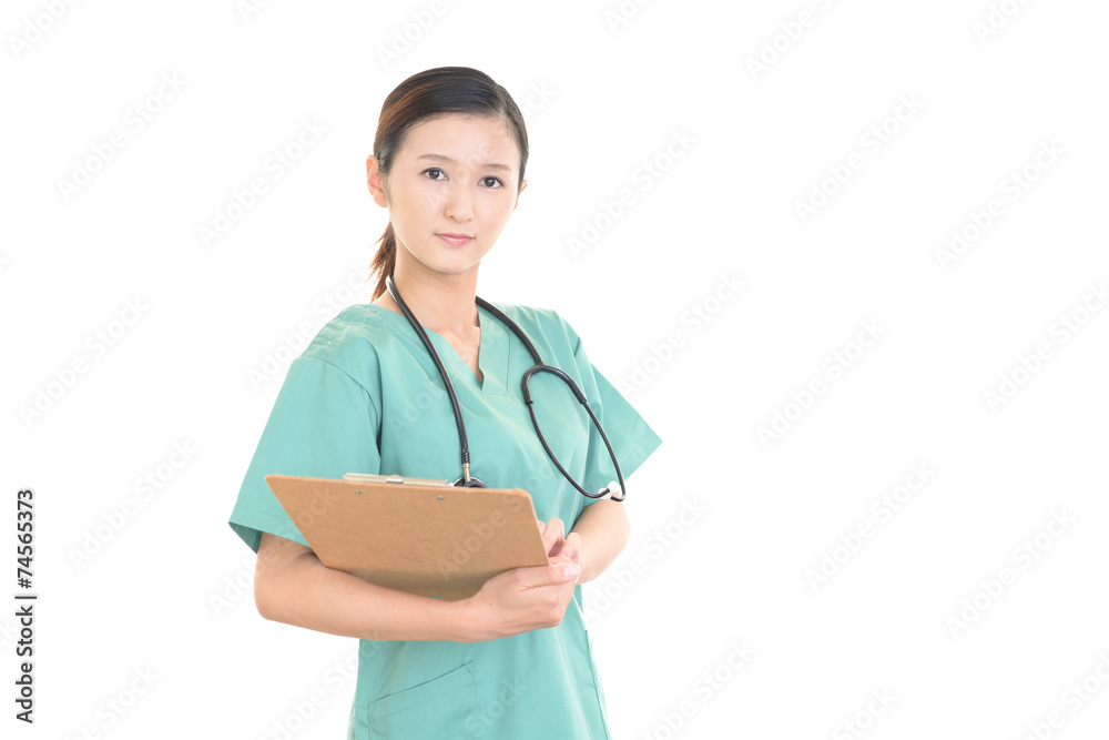 真剣な表情の女医 真剣な表情の女医