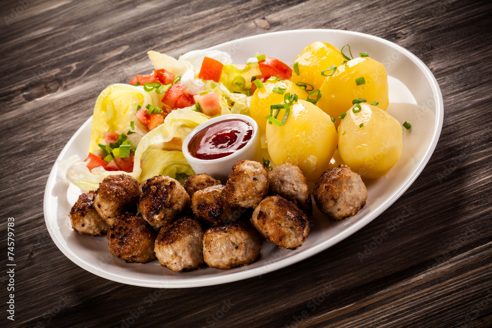 Roast meatballs, French fries and vegetable salad Roast meatballs, French fries and vegetable salad