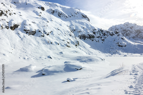 Panorama di montagna con neve