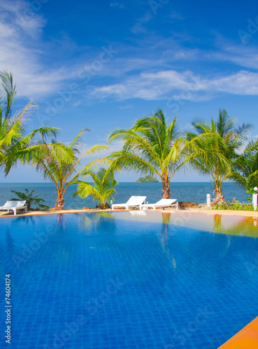 Romantic Villa Paradise Pool © alma_sacra