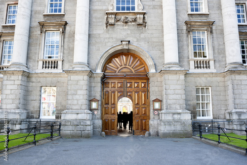 Canvastavla Trinity College entrance