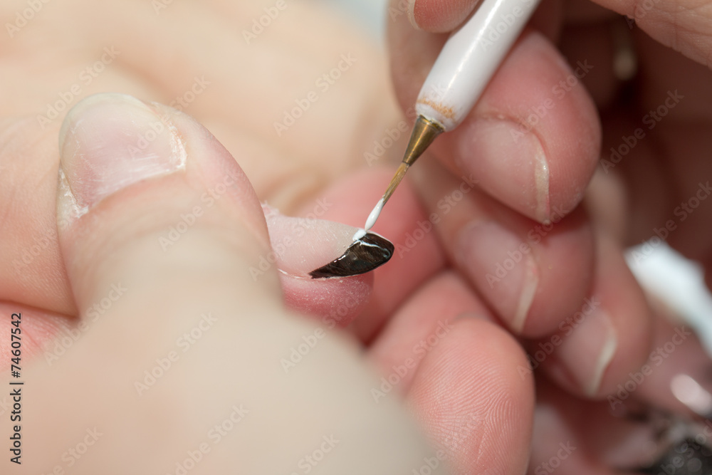 varnished fingers in the beauty salon