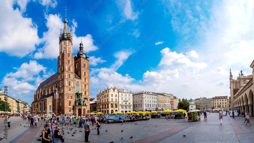 Obraz premium Kościół Mariacki w historycznej części Krakowa
