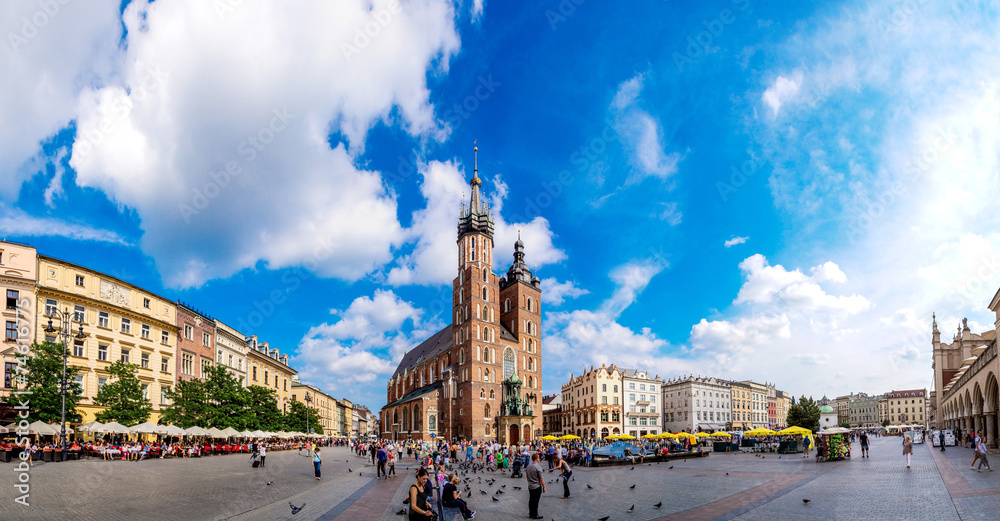 Obraz premium St. Mary's Church in a historical part of Krakow
