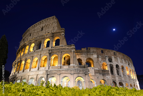 Colluseum bei Nacht photo