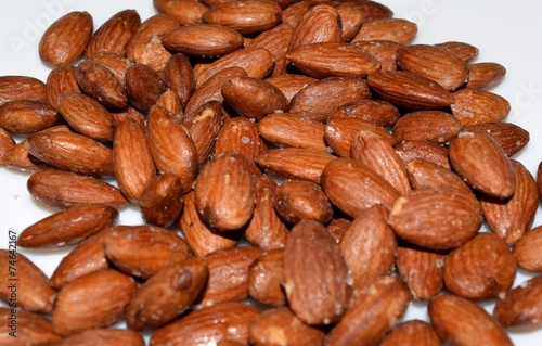 rosted and salted almonds