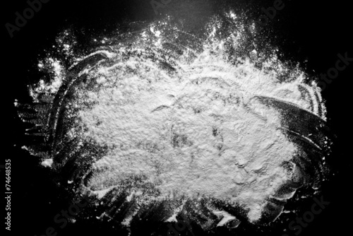 Fotografija White flour on black background