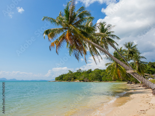 Tropical beach of Koh Samui island © Netfalls