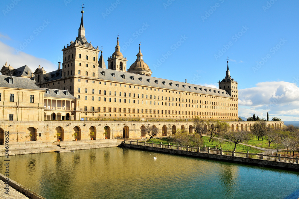 Monasterio de San Lorenzo del Escorial Madrid España - obrazy, fototapety, plakaty 