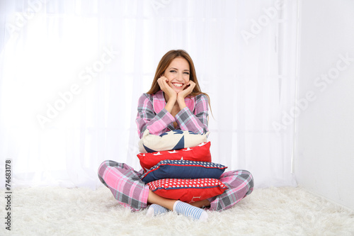Beautiful young girl with p...