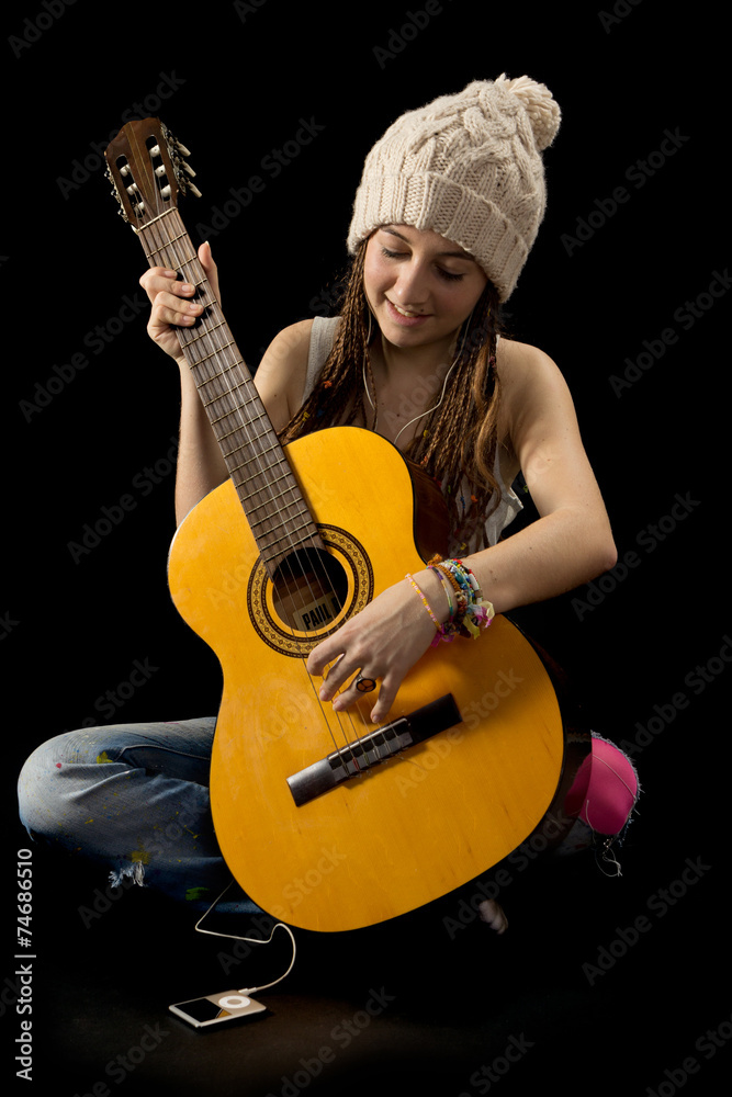 jeune fille avec bonnet et guitare Stock Photo | Adobe Stock