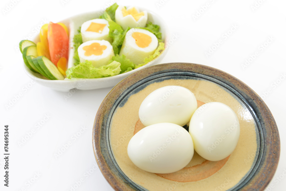 新鮮なサラダとゆで卵 新鮮なサラダとゆで卵