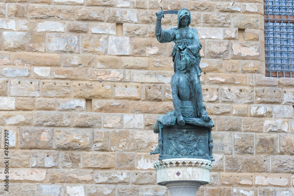 Naklejka premium The statue of Judith and Holofernes, florence