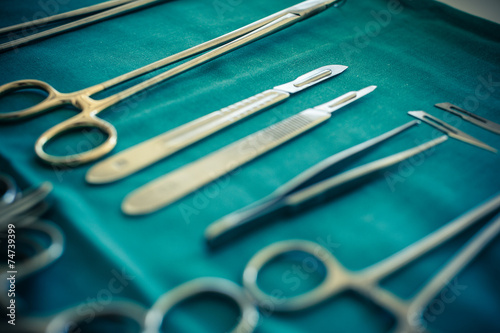 Quadro su tela Scary surgery instruments