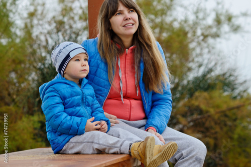 Foto mother and son outdoors